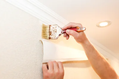 Pose de papier peint à Cornillé — revêtements muraux et toiles de verre